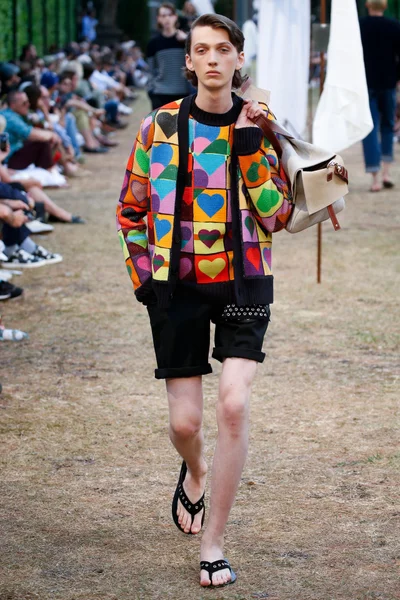 Look 24